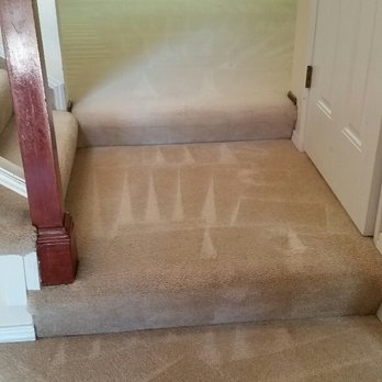 Small G Cleaning Services - High traffic area : old carpet - Carpet Cleaning Near Me - Shoreline, Washington