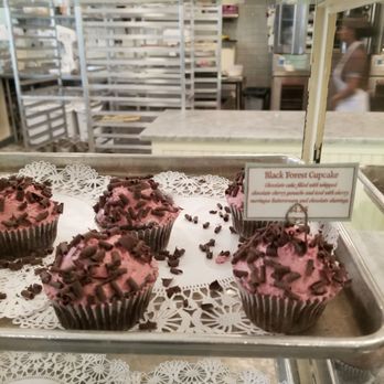 Magnolia Bakery - Bakeries Near Me - Chicago, Illinois