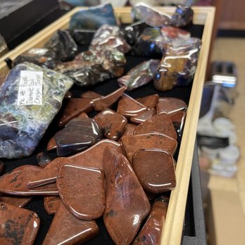 Ivy Warren Arts & Antiques - Obsidian and Purple Cow jasper. - Antiques Near Me - Burns, Oregon Ivy Warren Arts & Antiques - Obsidian and Purple Cow jasper. - Antiques Near Me - Burns, Oregon