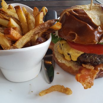 The Hangry Bison - Juicy burger! This is the short rib one. Our favorite. - New American Near Me - Winter Park, Florida
