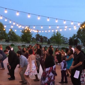 Pro DJ Music - Dancing at wedding - DJs Near Me Pro DJ Music - Dancing at wedding - DJs Near Me