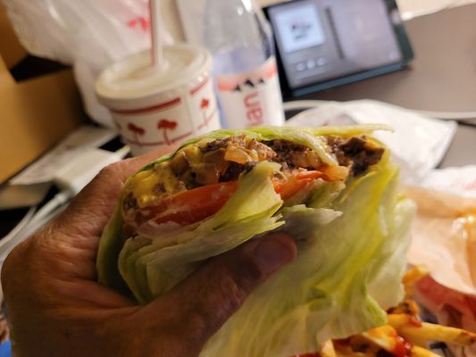 In-N-Out Burger by null