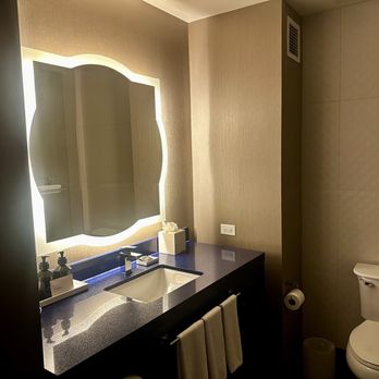 Hotel Indigo Naperville Riverwalk - Bathroom - Hotels Near Me - Naperville, Illinois Hotel Indigo Naperville Riverwalk - Bathroom - Hotels Near Me - Naperville, Illinois