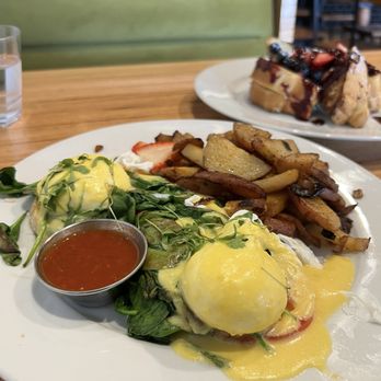Honey's Bistro - Egg Benedict - Breakfast & Brunch Near Me - Encinitas, California