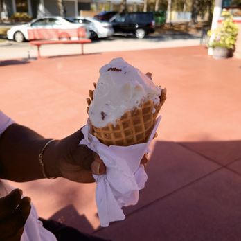 Bruster's Real Ice Cream - Butterbean waffle cone - Ice Cream & Frozen Yogurt Near Me - Jacksonville, Florida