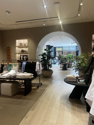 Banana Republic by null