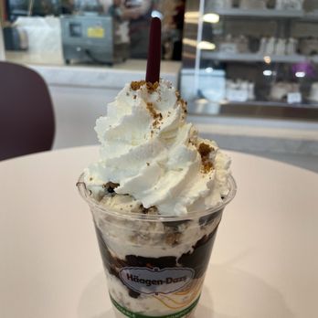 Häagen-Dazs - Salted Brown Butter Cookie Dazzler Sundae - Juice Bars & Smoothies Near Me - Anchorage, Alaska Häagen-Dazs - Salted Brown Butter Cookie Dazzler Sundae - Juice Bars & Smoothies Near Me - Anchorage, Alaska