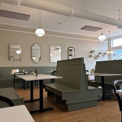 The Magnolia - Interior dining space