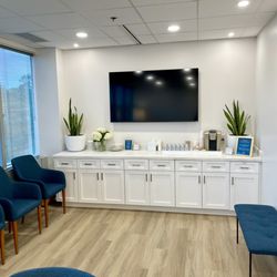 Pittsburgh Skin Dermatology And Mohs Surgery - 5750 Centre Ave, Suite 300: Waiting Area