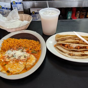 Antojitos Poblanos - Heuvo Ranchero and 2 chicharron 2 chicken quesadillas was expecting 1 each but these came out. - Mexican Near Me - Paterson, New Jersey