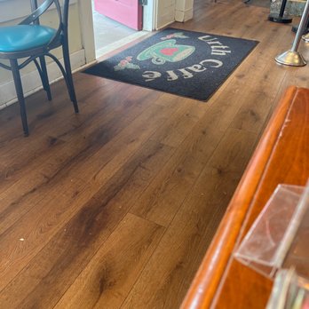 Urth Caffe - Coffee & Tea Near Me - Laguna Beach, California