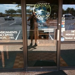 Second Looks - Store hours and consignment info.