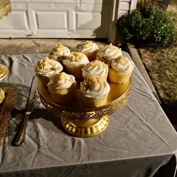 Tonnie's Minis - cupcakes on a gold platter - Bakeries Near Me - Newark, New Jersey Tonnie's Minis - cupcakes on a gold platter - Bakeries Near Me - Newark, New Jersey