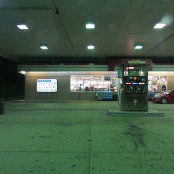 Speedway - a gas station at night - Gas Stations Near Me - Warrenville, Illinois