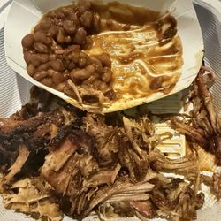 Buddy's BBQ - Pulled pork and baked beans