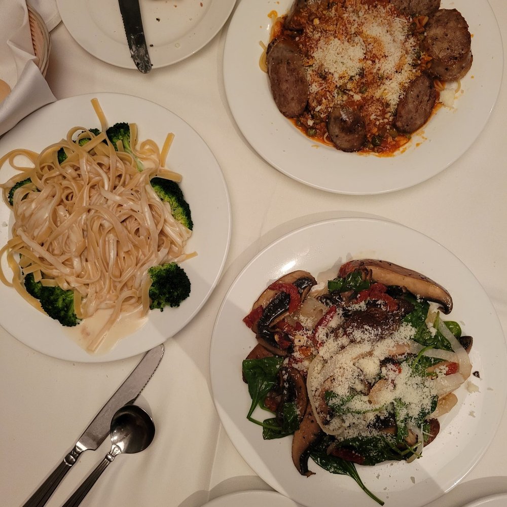 Assaggio Bistro - Fettuccine alfedro (left), linguine with portobello mushroom (bottom), and sausage something lol (right) - Italian Near Me - Honolulu, Hawaii Assaggio Bistro - Fettuccine alfedro (left), linguine with portobello mushroom (bottom), and sausage something lol (right) - Italian Near Me - Honolulu, Hawaii