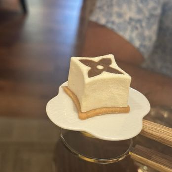 Le Café Louis Vuitton - Cafes Near Me - New York, New York Le Café Louis Vuitton - Cafes Near Me - New York, New York