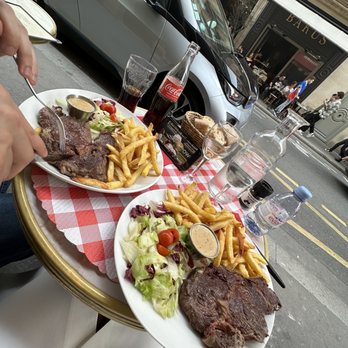 Le Petit Vendôme - Steak frites with pepper sauce - Sandwiches Near Me - Paris, 75