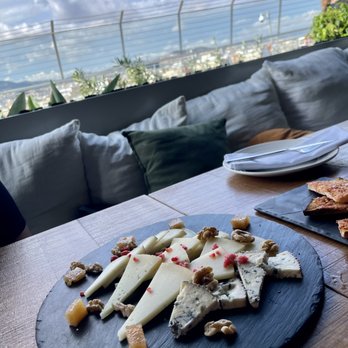 Quinto Quinta - Cheese board - Mediterranean Near Me - Barcelona, B Quinto Quinta - Cheese board - Mediterranean Near Me - Barcelona, B