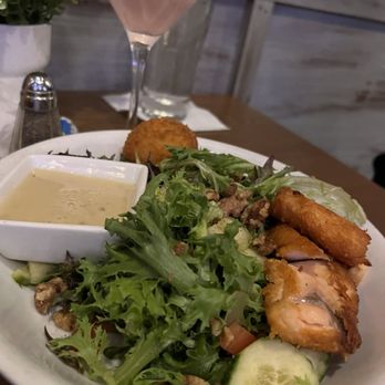 Sitting Duck Tavern - Warm goat salad with salmon - New American Near Me - Stratford, Connecticut Sitting Duck Tavern - Warm goat salad with salmon - New American Near Me - Stratford, Connecticut