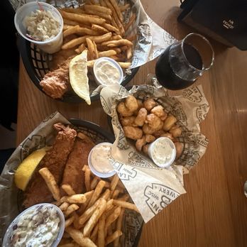 Lakefront Brewery - Fried fish and cheese curds - Breweries Near Me - Milwaukee, Wisconsin Lakefront Brewery - Fried fish and cheese curds - Breweries Near Me - Milwaukee, Wisconsin
