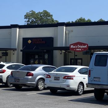 Sully's Steamers - Outside side by side with Moes and the Wofford bookstore - Bagels Near Me - Spartanburg, South Carolina