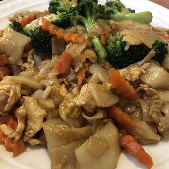 Thai Kitchen - Pad see ew - Thai Near Me - Lodi, California Thai Kitchen - Pad see ew - Thai Near Me - Lodi, California
