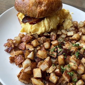 Buttermilk - Croissant Sandwich - Coffee & Tea Near Me - Naperville, Illinois