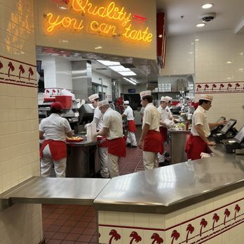 In-N-Out Burger - Inside - Fast Food Near Me - Scottsdale, Arizona In-N-Out Burger - Inside - Fast Food Near Me - Scottsdale, Arizona