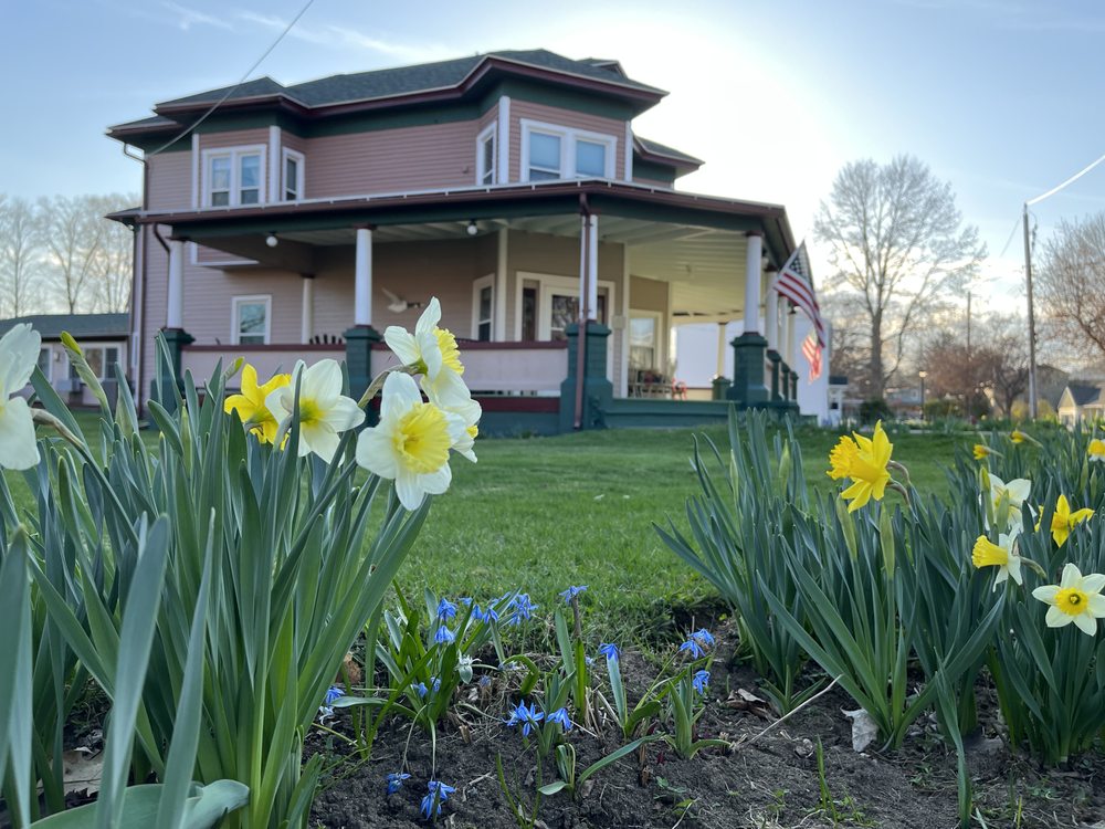 LOCH HOUSE Updated August 2024 18 Leland Ave, Schroon Lake, New York Bed & Breakfast