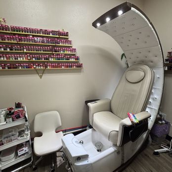Diamond Spa - Such a cute and cozy space. - Nail Salons Near Me - Westminster, California