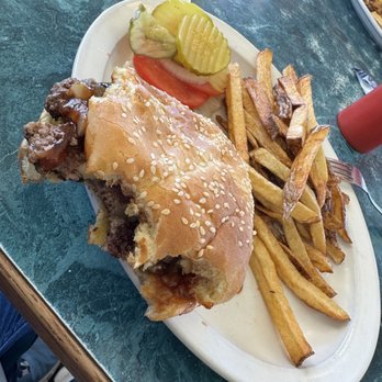 Oasis Restaurant & Motel - Bbq burger - American Near Me - Raton, New Mexico