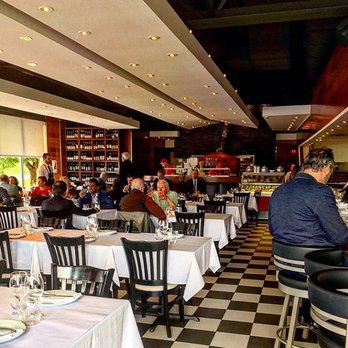 Bottega - diners sitting at tables in a restaurant - Pizza Near Me - Laval, Quebec