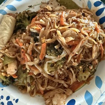 Bangkok Thai - Pad Thai Chicken in my own plate! - Thai Near Me - Beverly Hills, Florida Bangkok Thai - Pad Thai Chicken in my own plate! - Thai Near Me - Beverly Hills, Florida