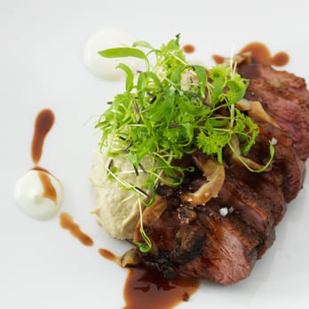 Le Garde Côte - Magret de canard de La Canardière poêlé, caviar d'aubergine, crème de tahini
Seared duck magret, eggplant caviar, tahini cream - Mediterranean Near Me - Montreal, Quebec Le Garde Côte - Magret de canard de La Canardière poêlé, caviar d'aubergine, crème de tahini
Seared duck magret, eggplant caviar, tahini cream - Mediterranean Near Me - Montreal, Quebec