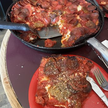 Pequod's Pizza - Deep dish with pepperoni and meatball - Pizza Near Me - Chicago, Illinois Pequod's Pizza - Deep dish with pepperoni and meatball - Pizza Near Me - Chicago, Illinois