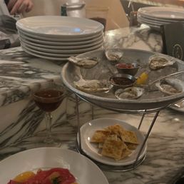 Tuna Carpaccio, Jackson Jewels Oysters, Ghost of Christmas Past cocktail