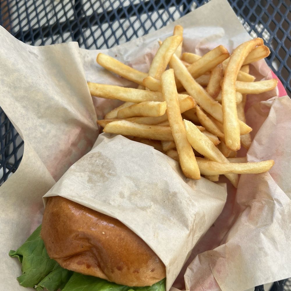 Ko-Ket Resort - High tide burger - Hotels Near Me - Isleton, California