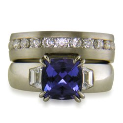 Bijoux Extraordinaire - Shocking Blue Engagement ring and matching wedding band.