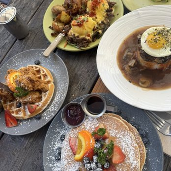Berkeley Social Club - Waffle and KFC, Club Moco, Buttermilk Pancake, and Country Benedict - Breakfast & Brunch Near Me - Berkeley, California Berkeley Social Club - Waffle and KFC, Club Moco, Buttermilk Pancake, and Country Benedict - Breakfast & Brunch Near Me - Berkeley, California