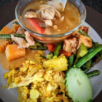 Thai Corner Berkeley - Starting from the soup and moving clockwise: Tom Yum Soup Pad Prik Khing Pineapple Fried Rice Panang Curry(beef) - Thai Near Me - Berkeley, California Thai Corner Berkeley - Starting from the soup and moving clockwise: Tom Yum Soup Pad Prik Khing Pineapple Fried Rice Panang Curry(beef) - Thai Near Me - Berkeley, California