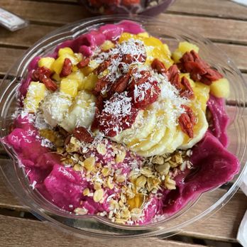Anake's Juice Bar - Da Dragón - pitaya or dragon fruit based - Juice Bars & Smoothies Near Me - Koloa, Hawaii Anake's Juice Bar - Da Dragón - pitaya or dragon fruit based - Juice Bars & Smoothies Near Me - Koloa, Hawaii