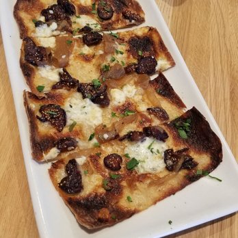 True Food Kitchen - Fig flatbread - Vegetarian Near Me - Pasadena, California True Food Kitchen - Fig flatbread - Vegetarian Near Me - Pasadena, California
