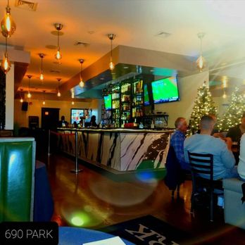 690 Park Restaurant Bar & Lounge - Inside 690 Park - Chicken Wings Near Me - Cliffside Park, New Jersey