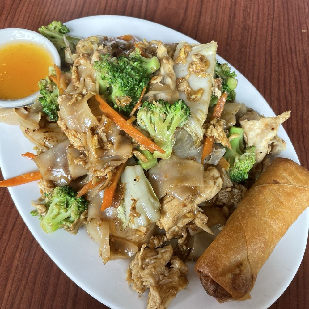Thai Taste - Matthews - Pad see ew - Thai Near Me - Matthews, North Carolina Thai Taste - Matthews - Pad see ew - Thai Near Me - Matthews, North Carolina
