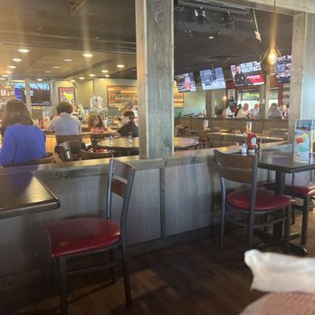 Applebee's Grill + Bar - Lisa the waitress at Applebees in hickory NC, HORRIBLE WAITRESS!!!!!!!!! - American Near Me - Hickory, North Carolina