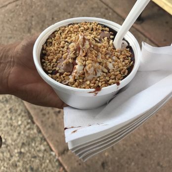 Dairy Mat - Vanilla in hit fudge - Ice Cream & Frozen Yogurt Near Me - Birmingham, Michigan