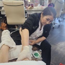 Rossmoor Nails & Spa - MIA is amazing!