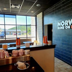 Dunkin' - Inside
