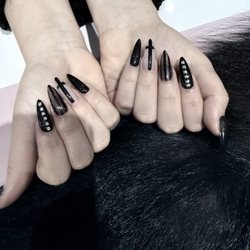 Exotique Nail Spa - Black grungy nails